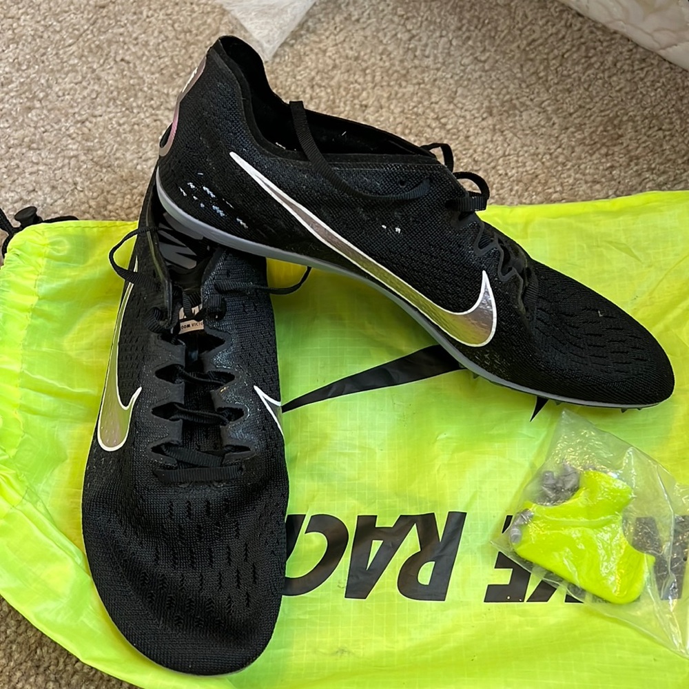 Mens Nike zoom victory racing spikes, mens size 9, NWOT with carrying bag